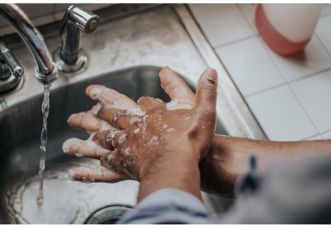 What Are The Potential Sources Of Contamination When Using Aluminum Sample Pans And Lids In DSC Analysis?